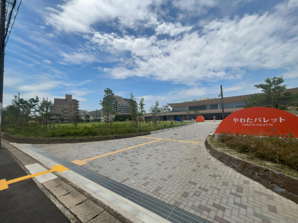 やわたパレット_はらっぱ広場の外観