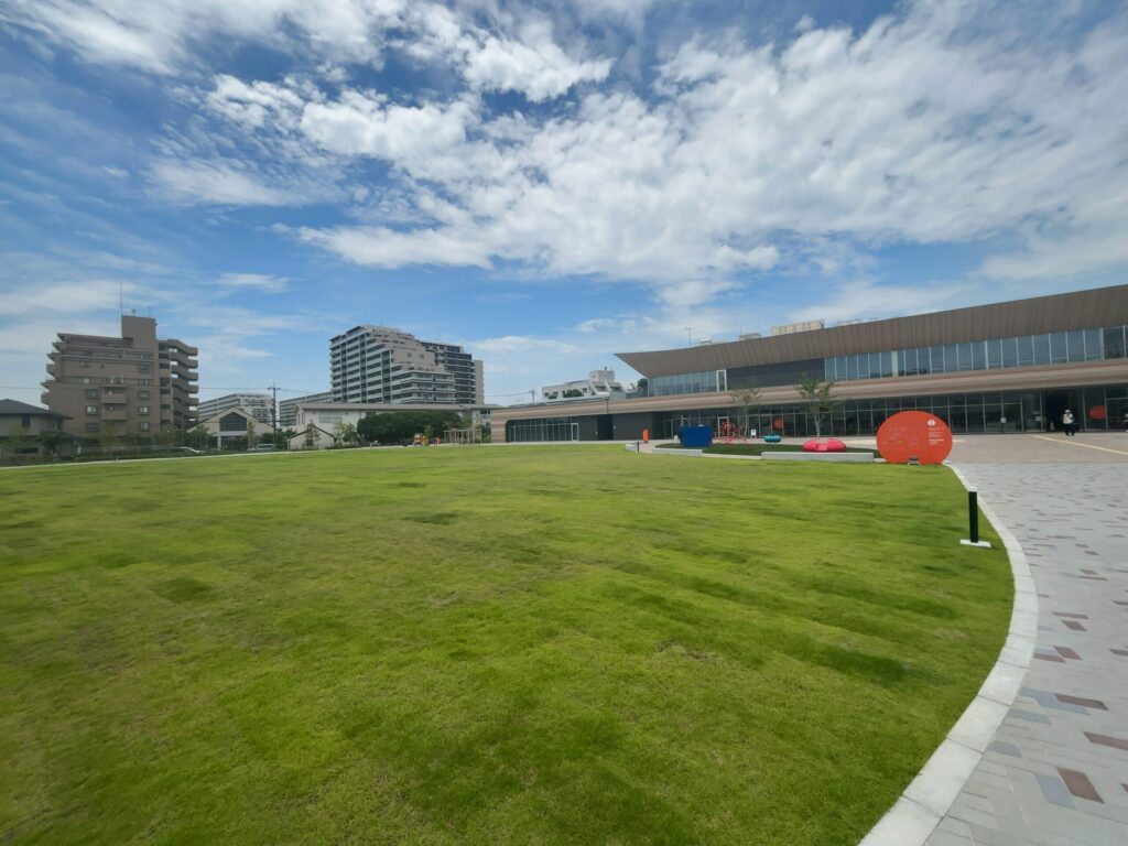 やわたパレット_はらっぱ広場の外観