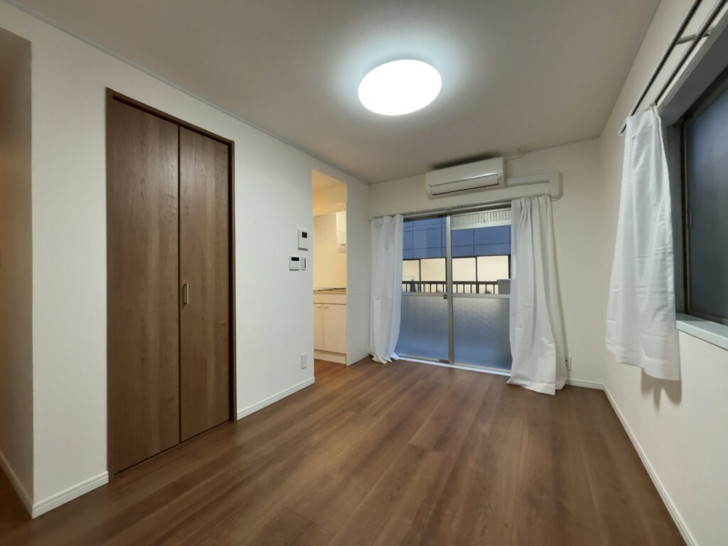 【西新宿駅徒歩2分】新宿ローヤルコーポの魅力を徹底解説！リノベーション済みの好立地1R