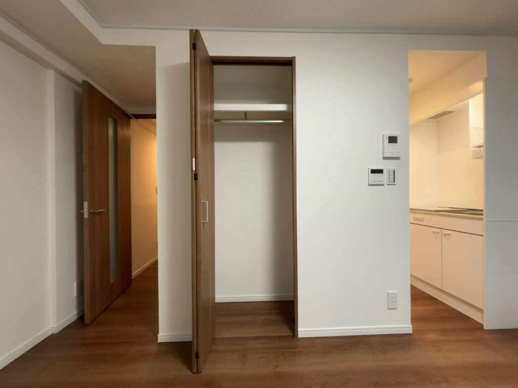 【西新宿駅徒歩2分】新宿ローヤルコーポの魅力を徹底解説！リノベーション済みの好立地1R