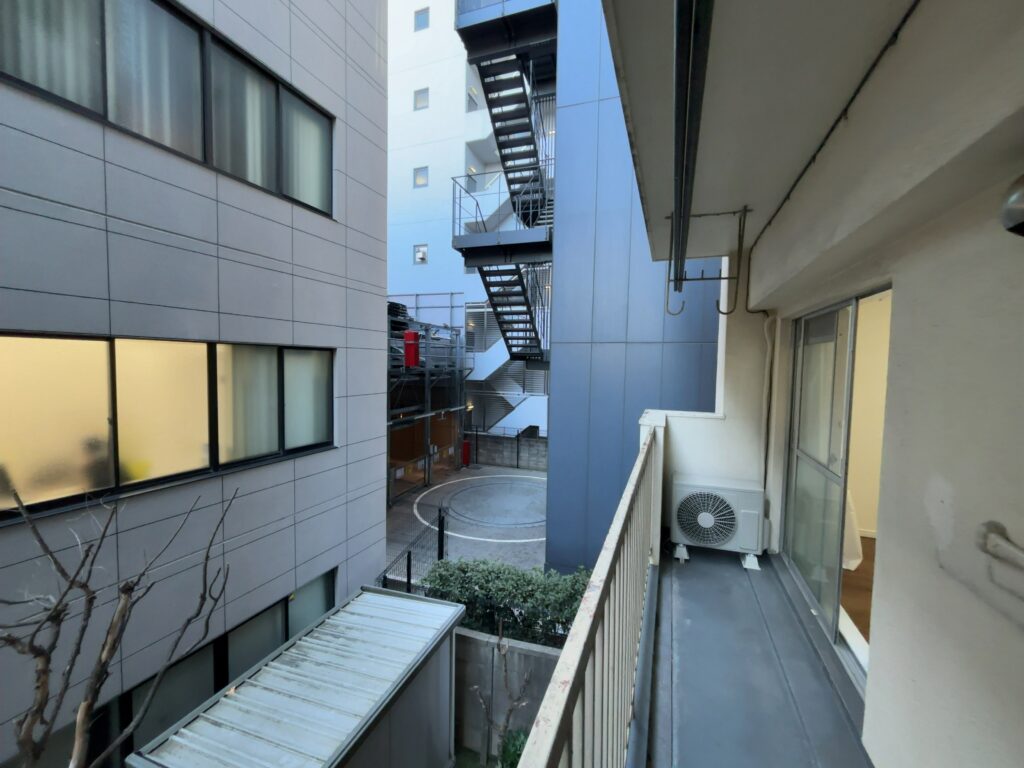 【西新宿駅徒歩2分】新宿ローヤルコーポの魅力を徹底解説！リノベーション済みの好立地1R