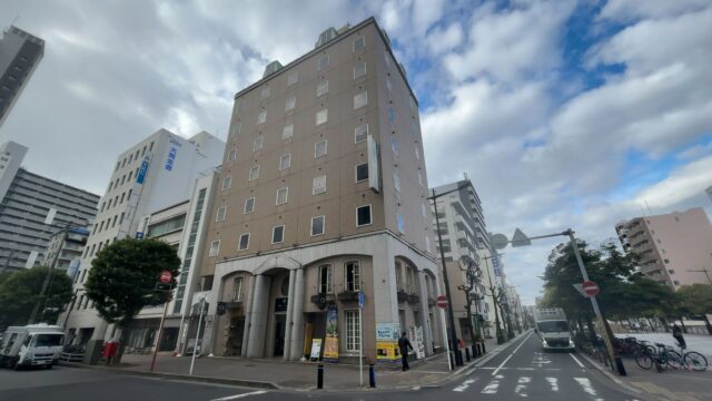 2026年2月10日、京成千葉線「千葉中央」駅西口に無人フロントホテル「トーセイホテル　ココネ千葉中央」が開業しました。