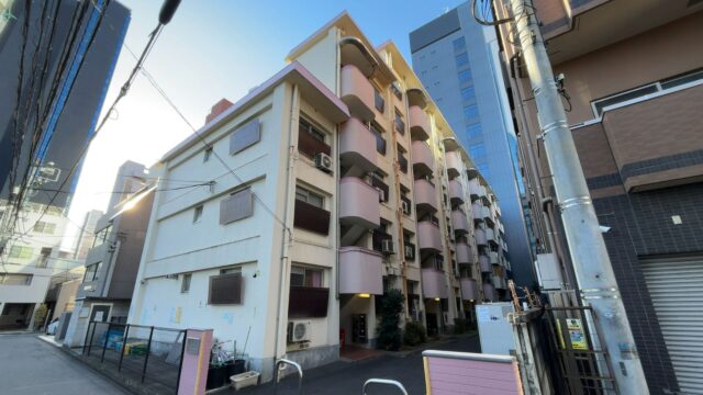 【西新宿駅徒歩2分】新宿ローヤルコーポの魅力を徹底解説！リノベーション済みの好立地1R