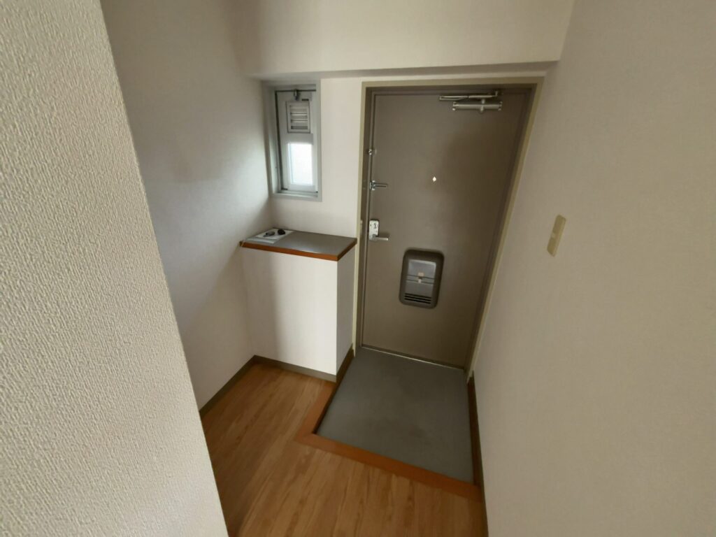 ビレッジハウス市原3号棟2階玄関