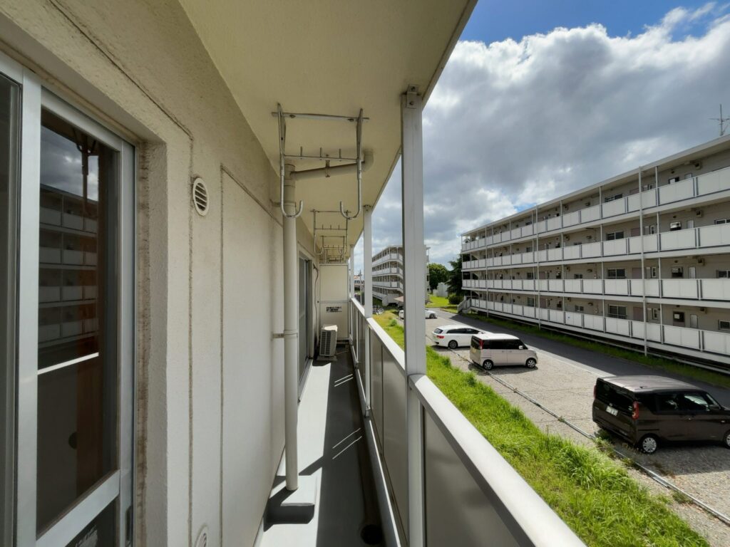 ビレッジハウス市原3号棟2階バルコニー