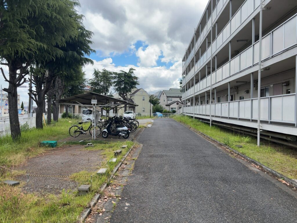 ビレッジハウス市原1号棟駐車場