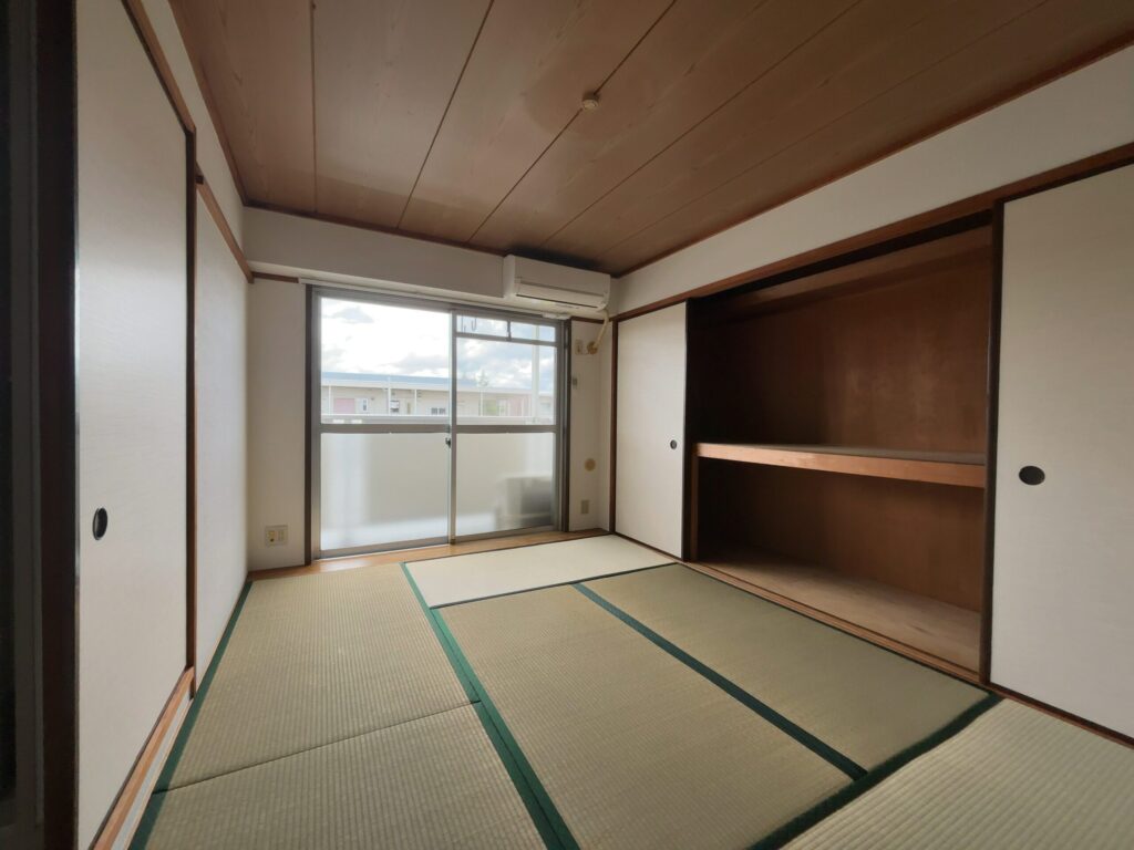ビレッジハウス市原1号棟4階室内