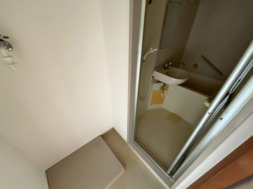 ビレッジハウス市原1号棟4階洗濯機置場