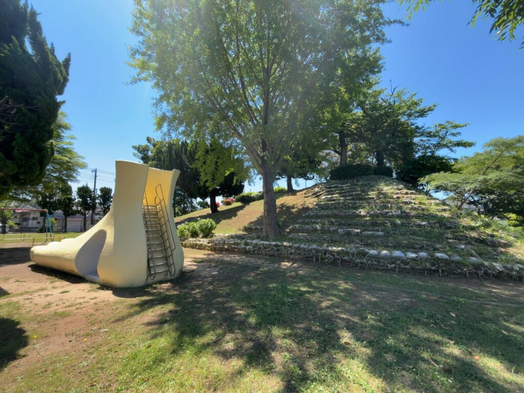 高呂塚公園（市原市若宮）の巨人の足スライダー
