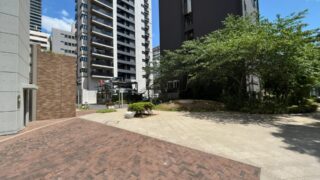 「公開空地があるマンションはおすすめ？建築基準法の優遇措置と注意点を解説」と書かれたタイトル画像