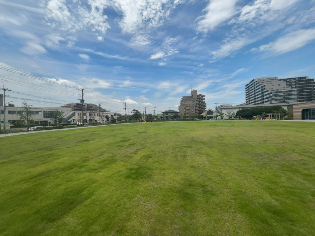 やわたパレット_はらっぱ広場の外観