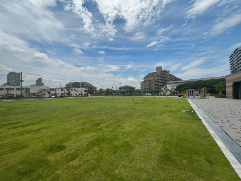 やわたパレット_はらっぱ広場の外観