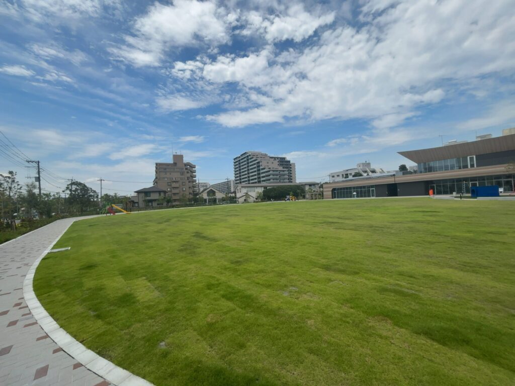 やわたパレット_はらっぱ広場の外観