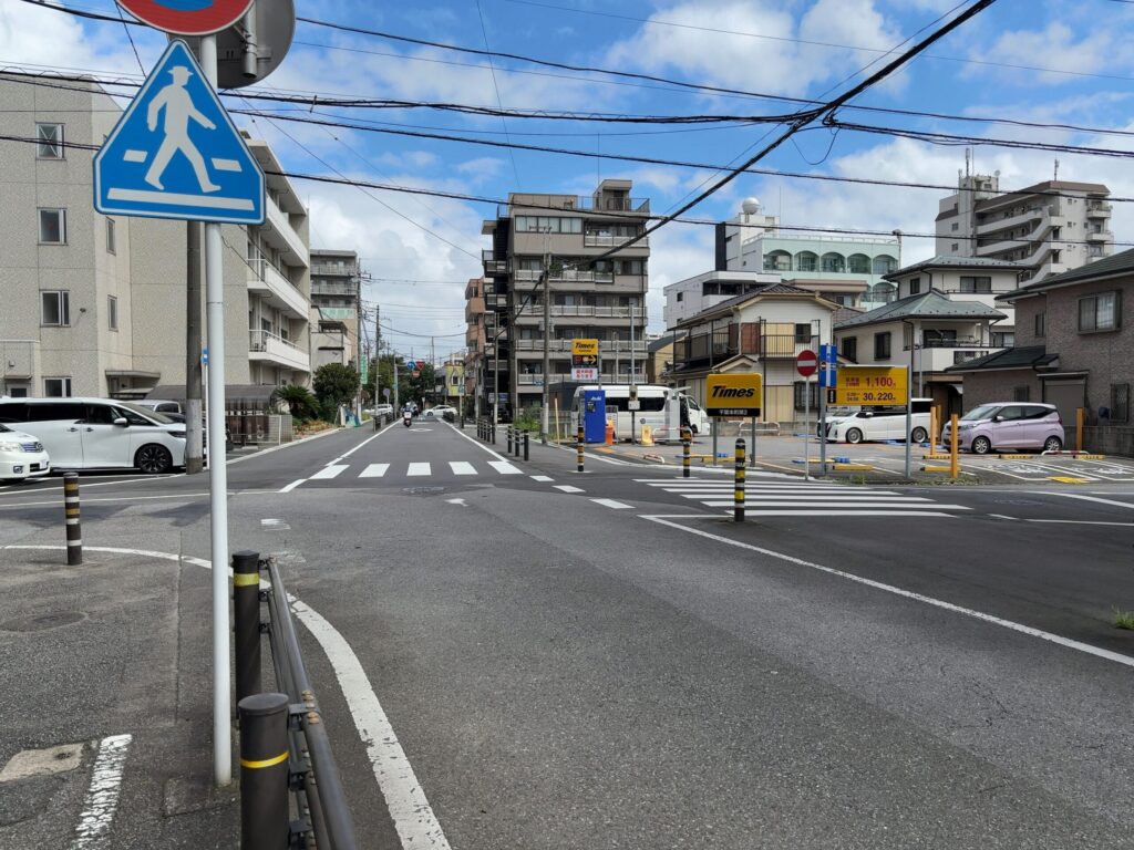 メゾン本町の前面道路