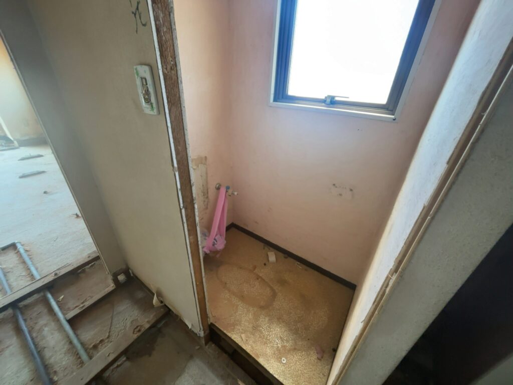 メゾン本町4階の玄関