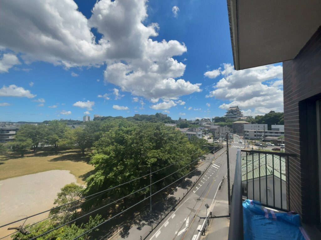 メゾン本町4階のバルコニー