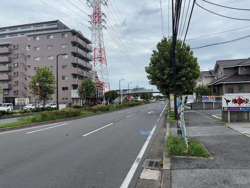 加瀬ビル184の前面道路
