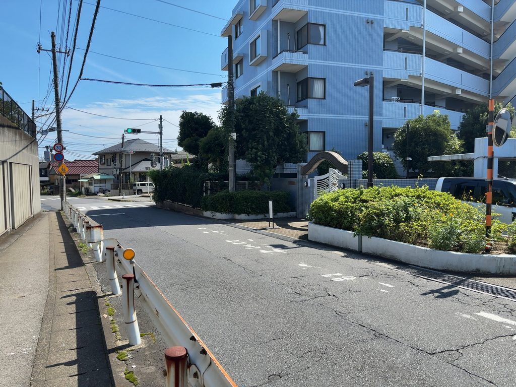 蘇我ロイヤルコンフォートの前面道路