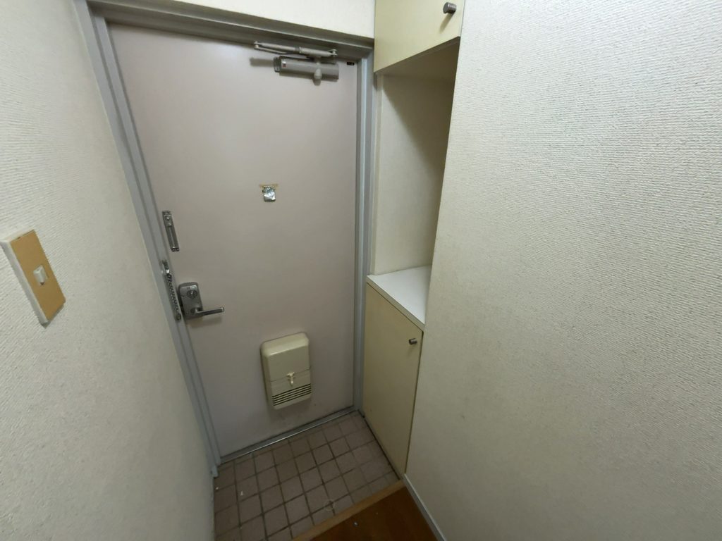 ロザール市原5階の玄関