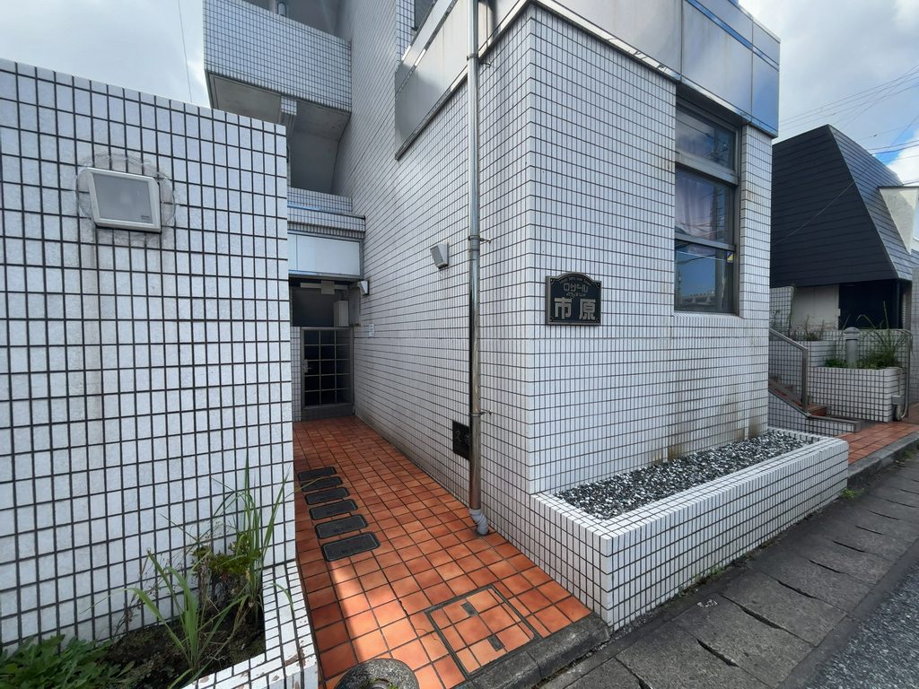 ロザール市原のエントランス