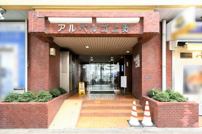 豊榮アルベルゴ上野のエントランス