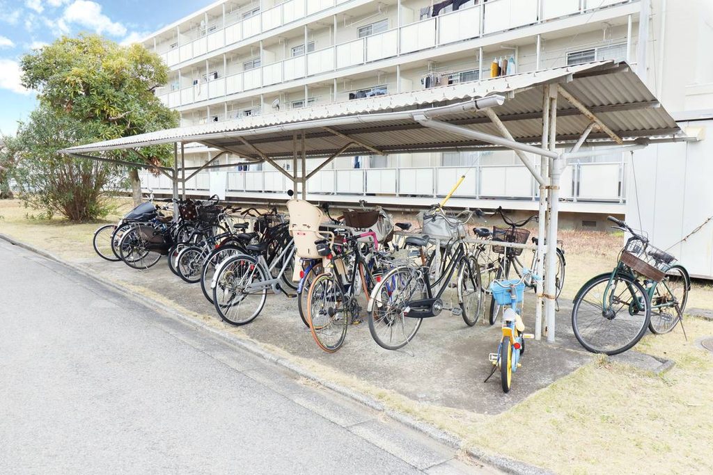 ビレッジハウス市原4号棟の駐輪場