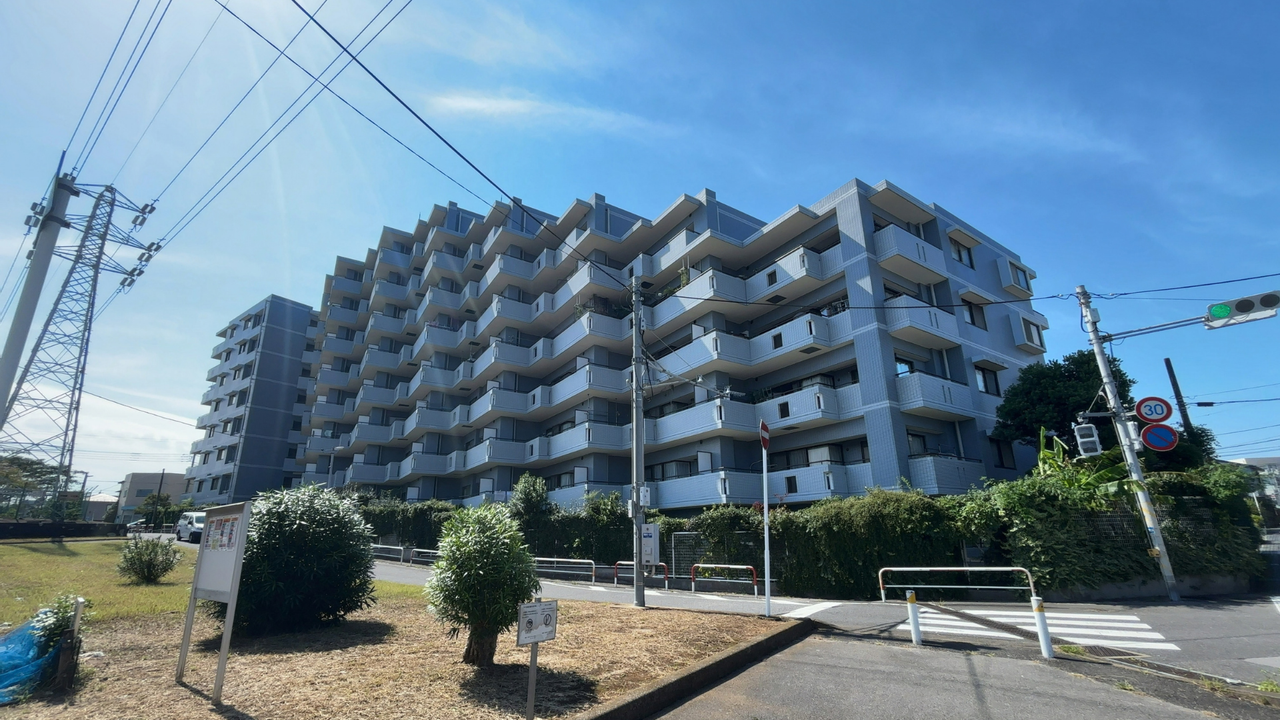 【仲介手数料無料】新規内装リフォーム工事完了済み！蘇我ロイヤルコンフォート1階｜2,380万円（税込）※1階部分ですが、道路面からは2階相当の高さがあります