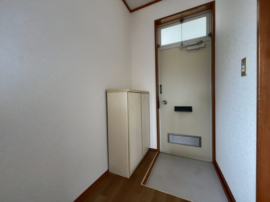 コーポサンライズ205の玄関
