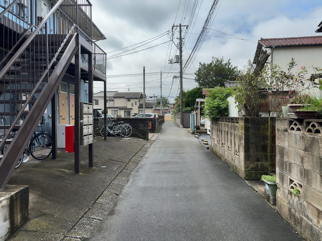 シャイン小川の前面道路
