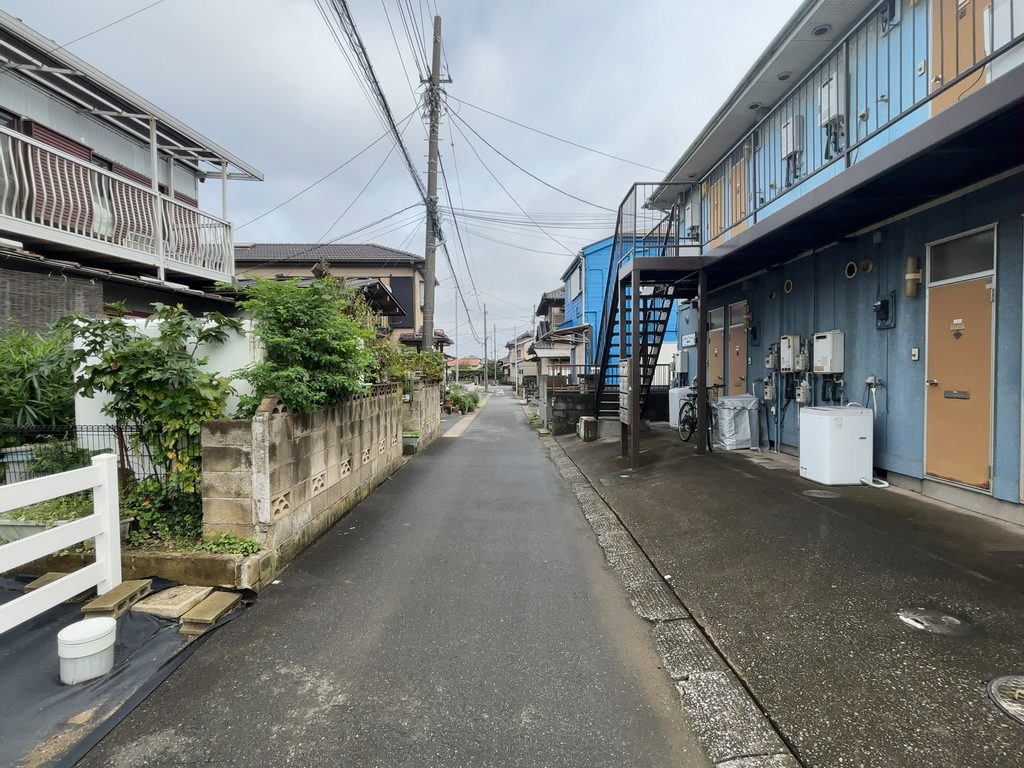 シャイン小川の前面道路