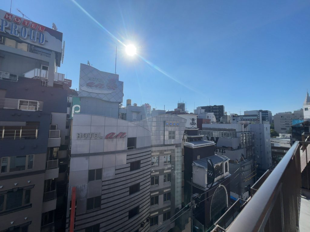 歌舞伎町ダイヤモンドパレス7階のバルコニー