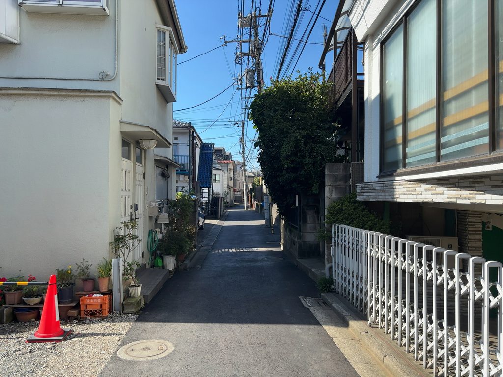 渋谷区本町1丁目中古戸建の前面道路