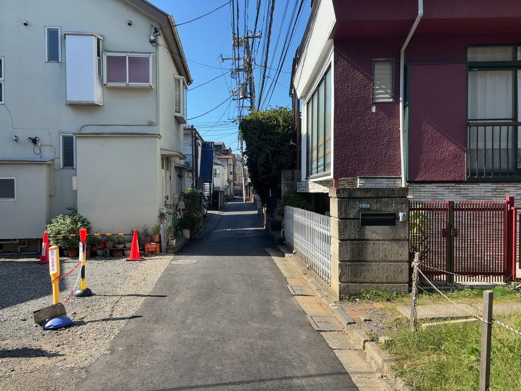 渋谷区本町1丁目中古戸建の前面道路
