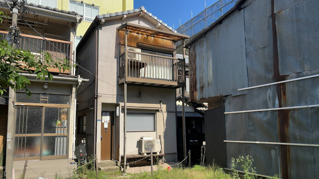 【表面利回り約7.46%】民泊業者へ賃貸中！渋谷区本町1丁目中古戸建｜4,500万円